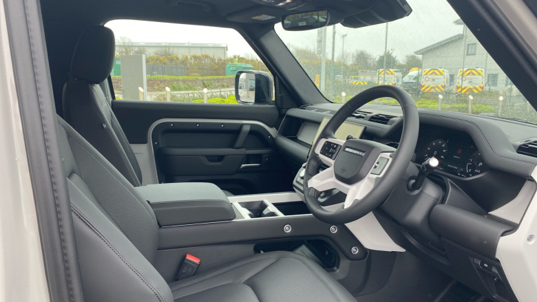 Land Rover Defender 3.0 D250 X-Dynamic SE 90 3dr Auto Diesel Estate